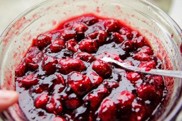 Irresistibly Delicious Cranberry Sauce Recipe Using Frozen Cranberries